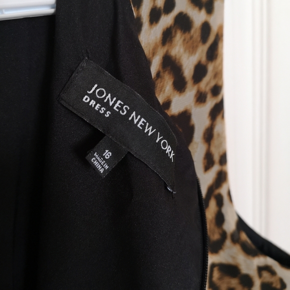 Sleeveless leopard print dress - Picture 3 of 6